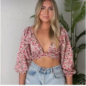 $70 NWOT Kittenish Floral Wrap Crop Top M